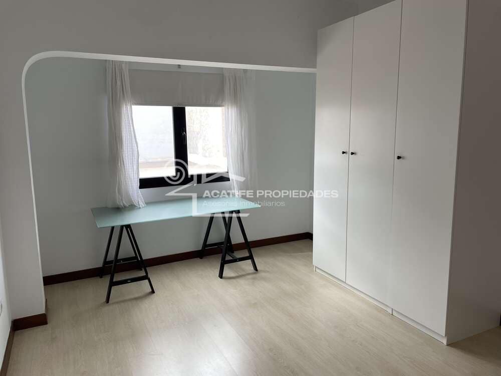 2 bedroom Flat for sale in Arrecife - € 210,000 (Ref: 9844789)