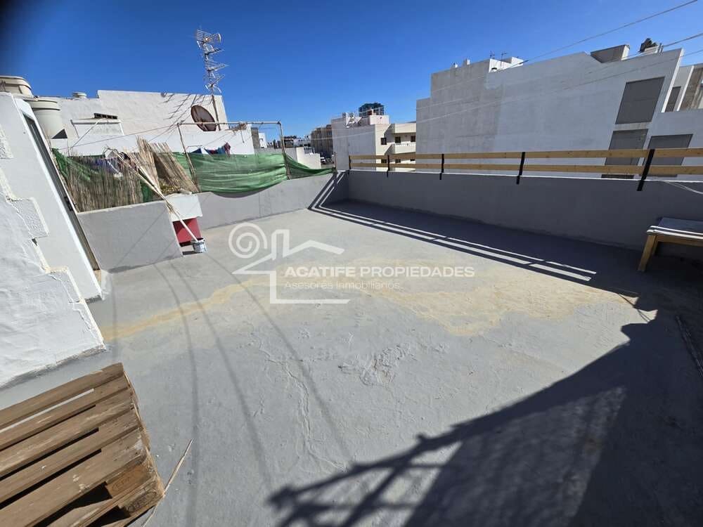 2 bedroom Flat for sale in Arrecife - € 210,000 (Ref: 9844789)