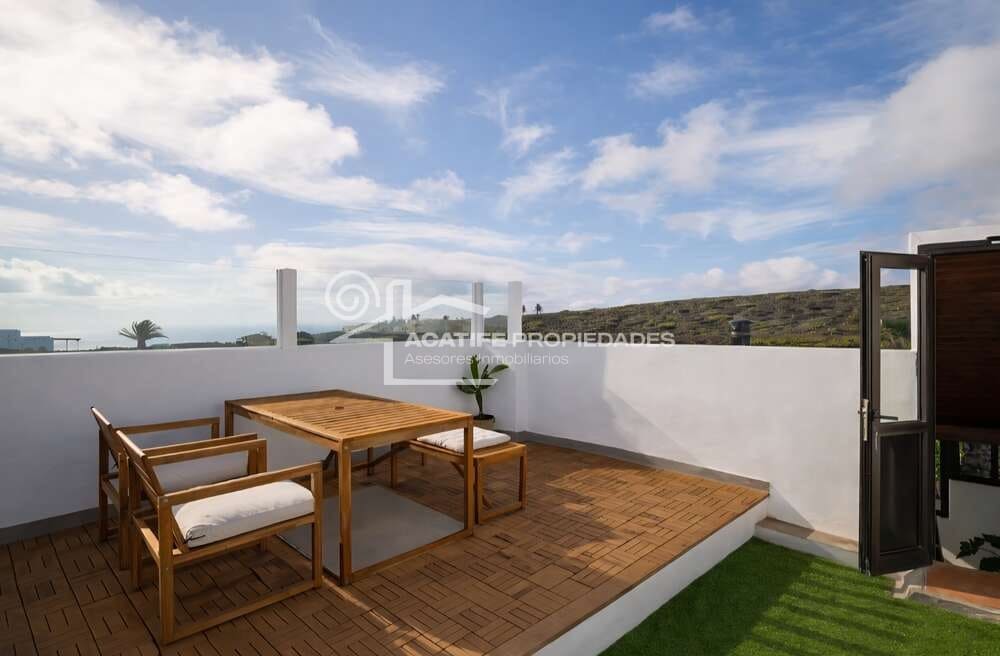 4 bedroom Townhouse for sale in Ye - € 379,000 (Ref: 9877753)