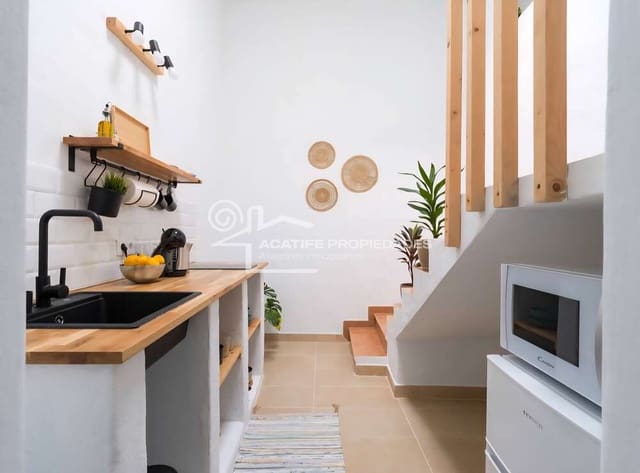 4 bedroom Townhouse for sale in Ye, Haría - € 379,000 (Ref: 9877753)