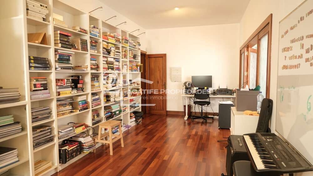 4 bedroom Villa for sale in Tahiche with pool garage - € 695,000 (Ref: 9935445)