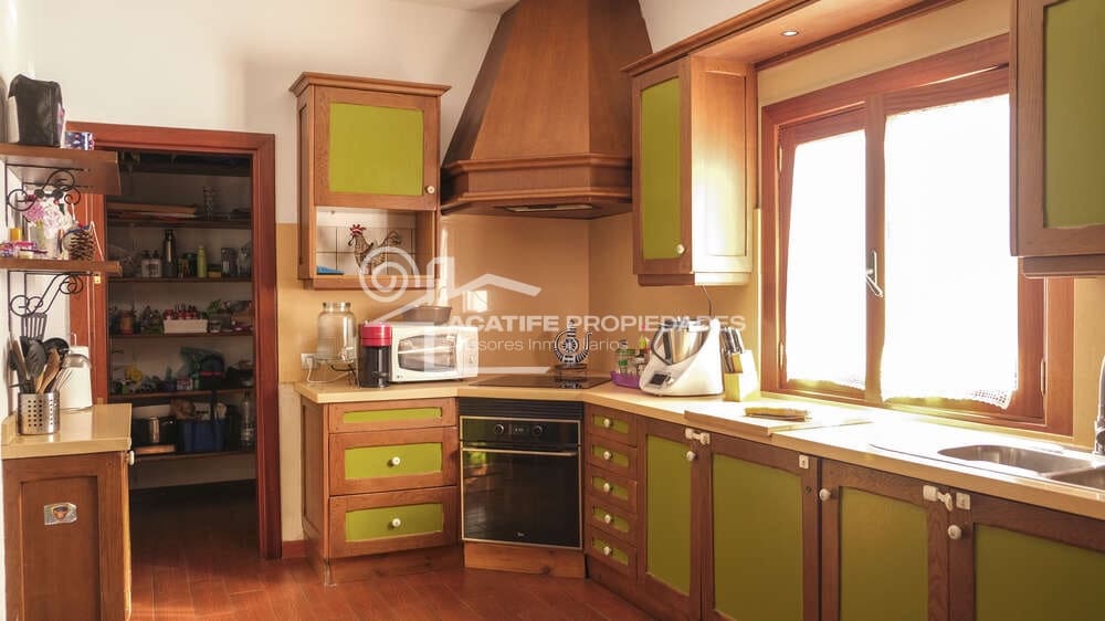 4 bedroom Villa for sale in Tahiche with pool garage - € 695,000 (Ref: 9935445)