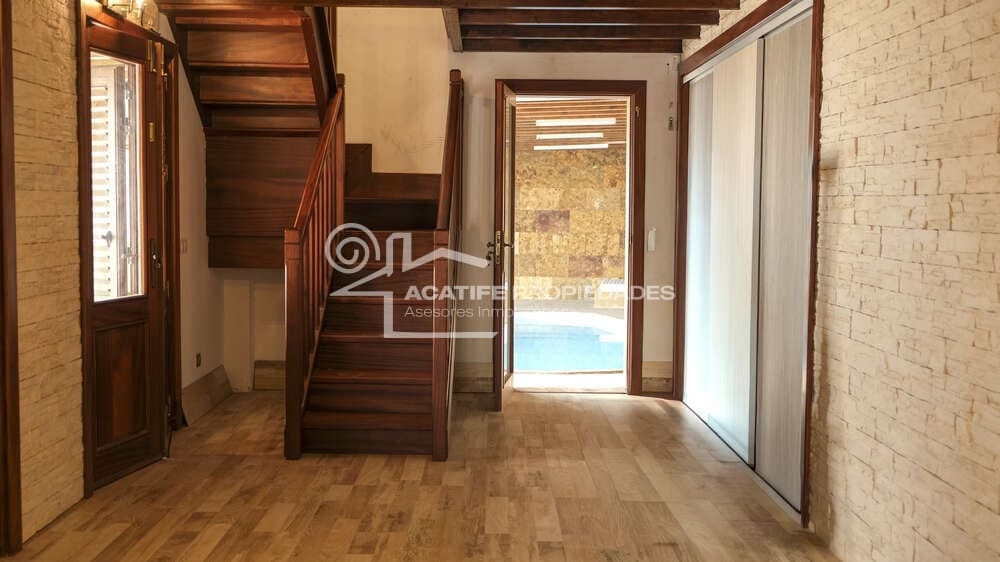 4 bedroom Villa for sale in Tahiche with pool garage - € 695,000 (Ref: 9935445)