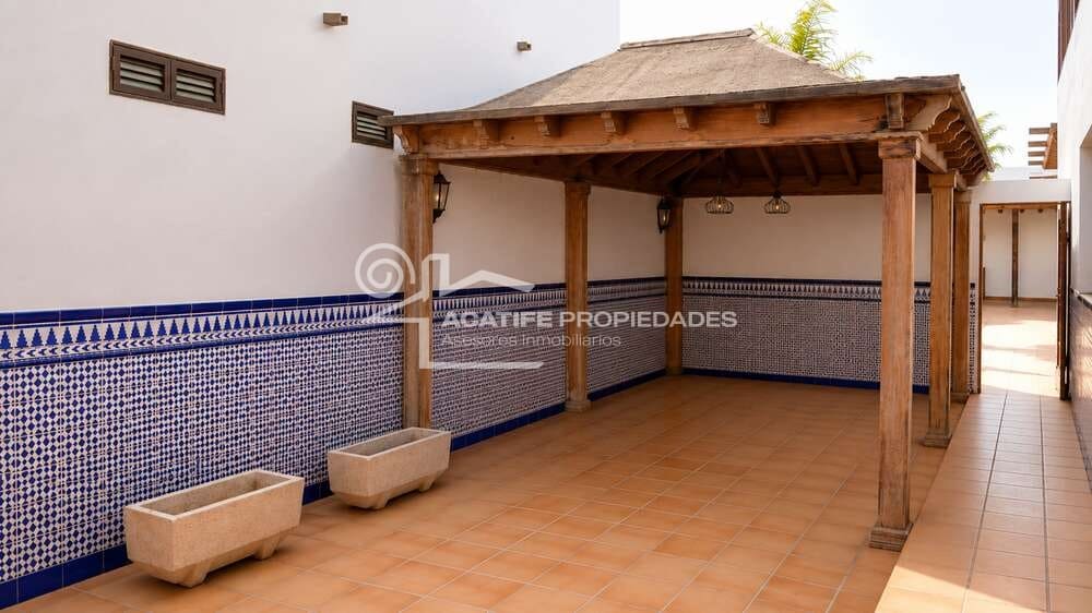 4 bedroom Villa for sale in Tahiche with pool garage - € 695,000 (Ref: 9935445)