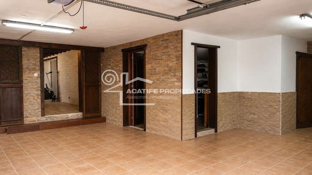 4 bedroom Villa for sale in Tahiche with pool garage - € 695,000 (Ref: 9935445)
