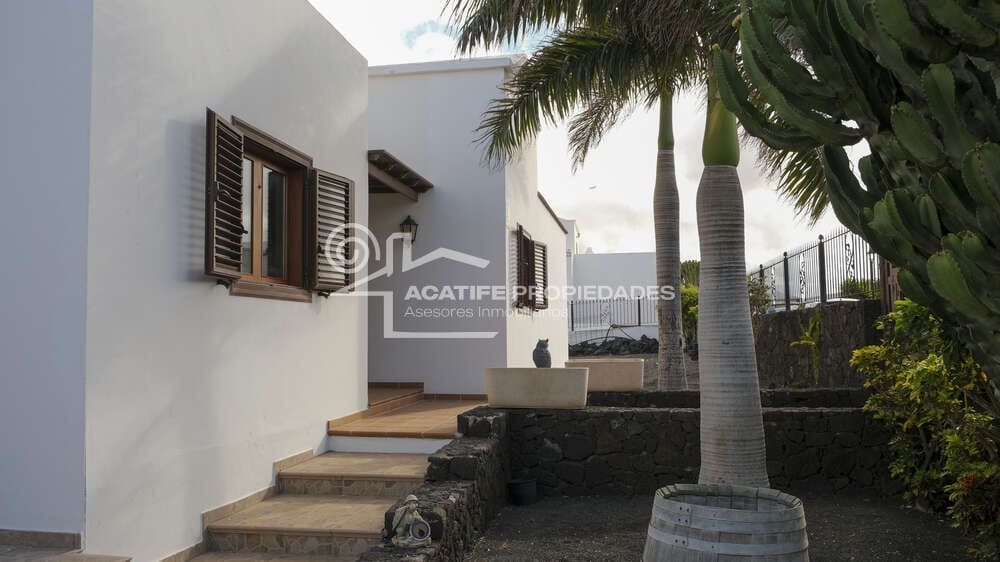 4 bedroom Villa for sale in Tahiche with pool garage - € 695,000 (Ref: 9935445)