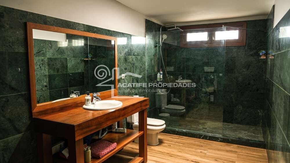 4 bedroom Villa for sale in Tahiche with pool garage - € 695,000 (Ref: 9935445)