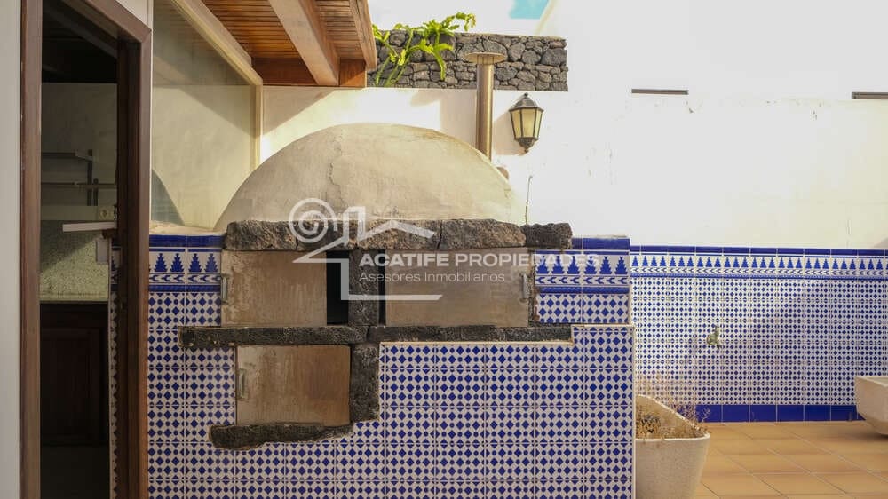 4 bedroom Villa for sale in Tahiche with pool garage - € 695,000 (Ref: 9935445)