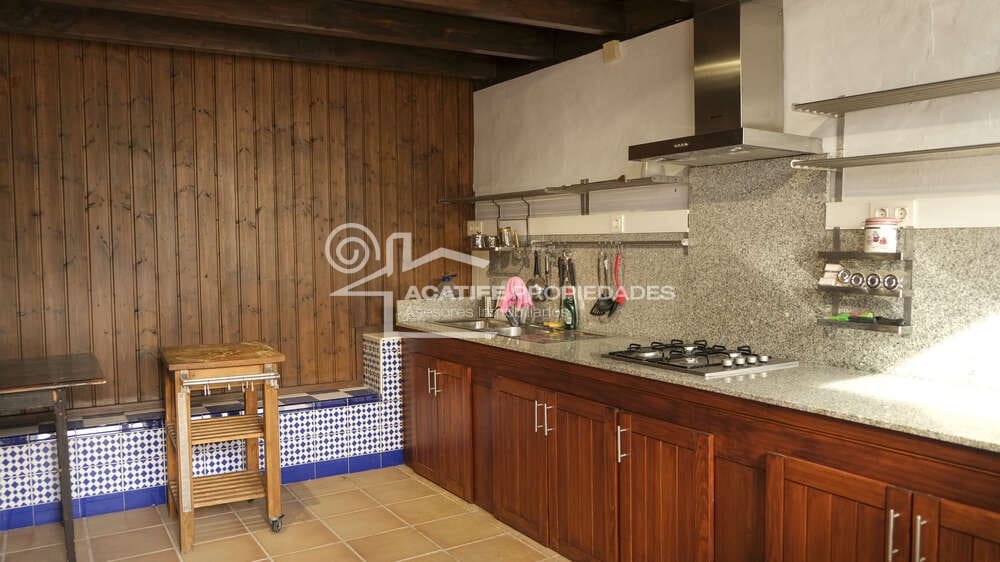 4 bedroom Villa for sale in Tahiche with pool garage - € 695,000 (Ref: 9935445)