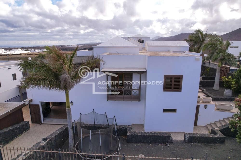 4 soveværelse Villa til salg i Tahiche med swimmingpool garage - € 695.000 (Ref: 9935445)