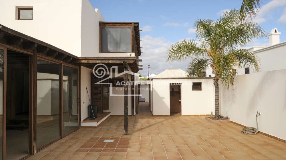 4 soveværelse Villa til salg i Tahiche med swimmingpool garage - € 695.000 (Ref: 9935445)