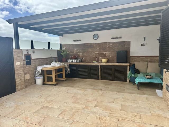 4 makuuhuone Paritalo myytävänä paikassa Playa Honda, San Bartolomé - 425 000 € (Ref: 9204205)