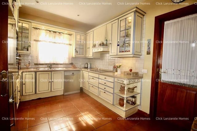 4 bedroom Finca/Country House for sale in Tahiche, Teguise with garage - € 499,000 (Ref: 9265152)