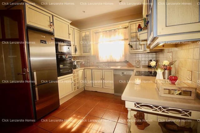 4 bedroom Finca/Country House for sale in Tahiche, Teguise with garage - € 499,000 (Ref: 9265152)