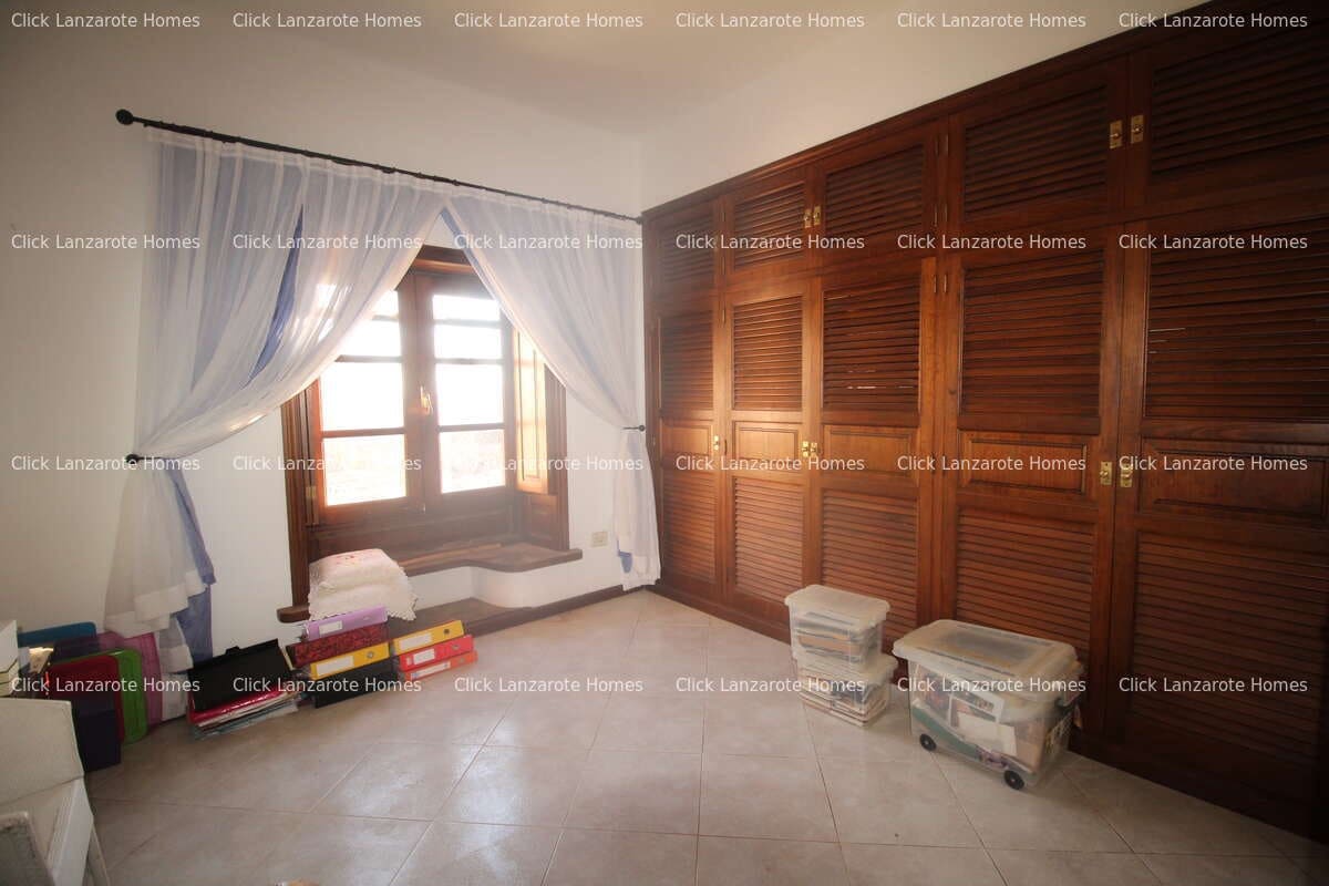 5 soveværelse Finca/Landehus til salg i Las Brenas med swimmingpool garage - € 950.000 (Ref: 9280721)