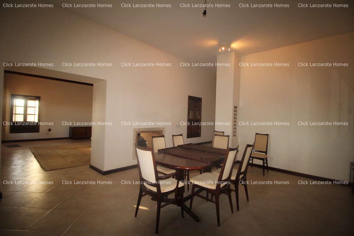 5 soveværelse Finca/Landehus til salg i Las Brenas med swimmingpool garage - € 950.000 (Ref: 9280721)