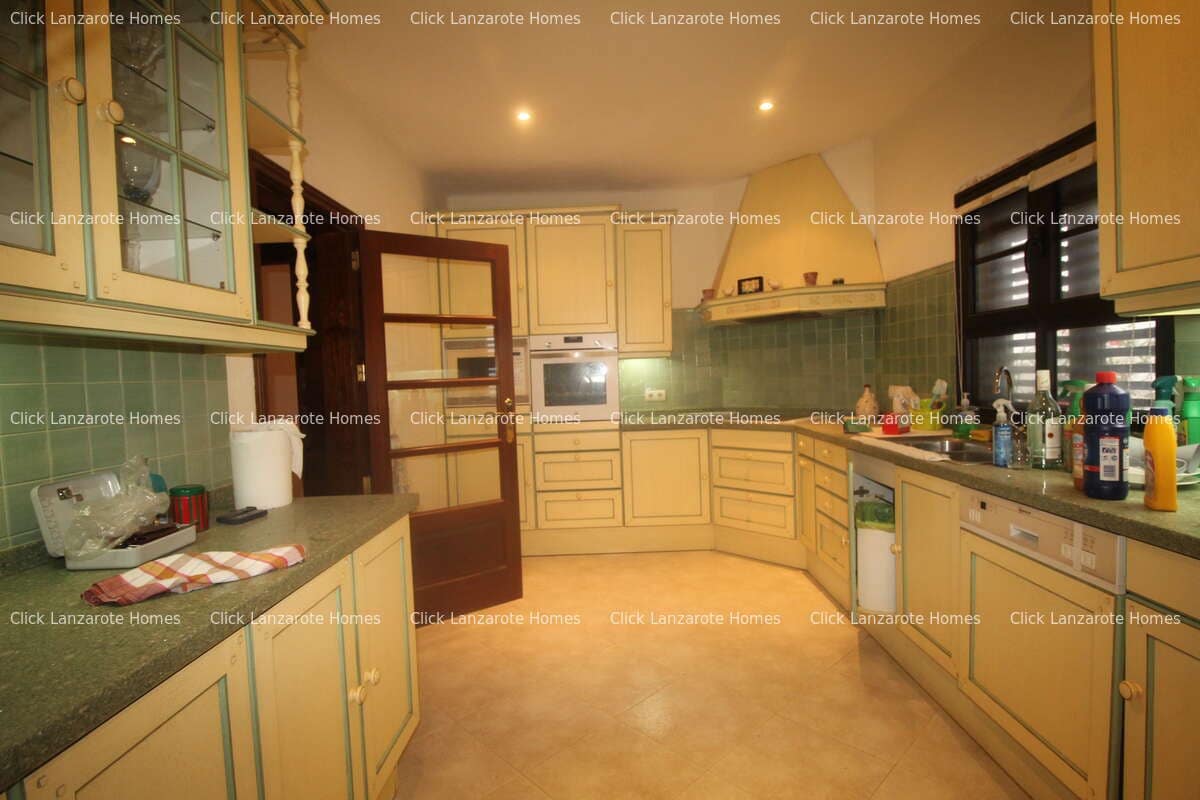 5 soveværelse Finca/Landehus til salg i Las Brenas med swimmingpool garage - € 950.000 (Ref: 9280721)