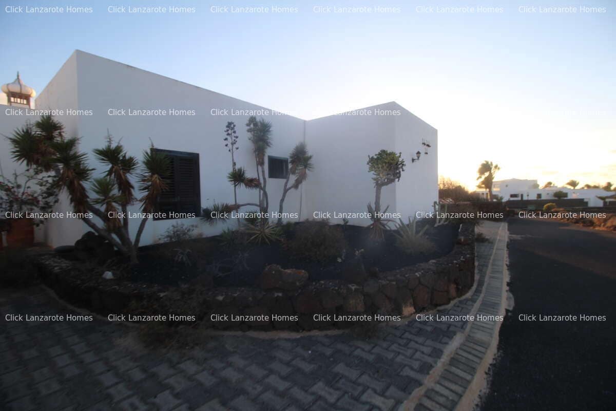 5 soveværelse Finca/Landehus til salg i Las Brenas med swimmingpool garage - € 950.000 (Ref: 9280721)