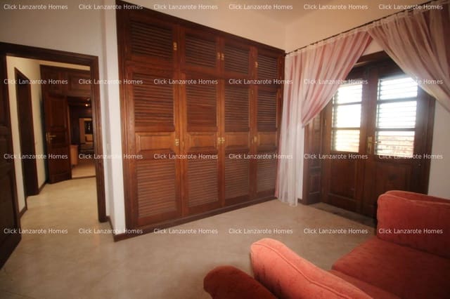 5 bedroom Finca/Country House for sale in Las Brenas, Yaiza with pool garage - € 950,000 (Ref: 9280721)