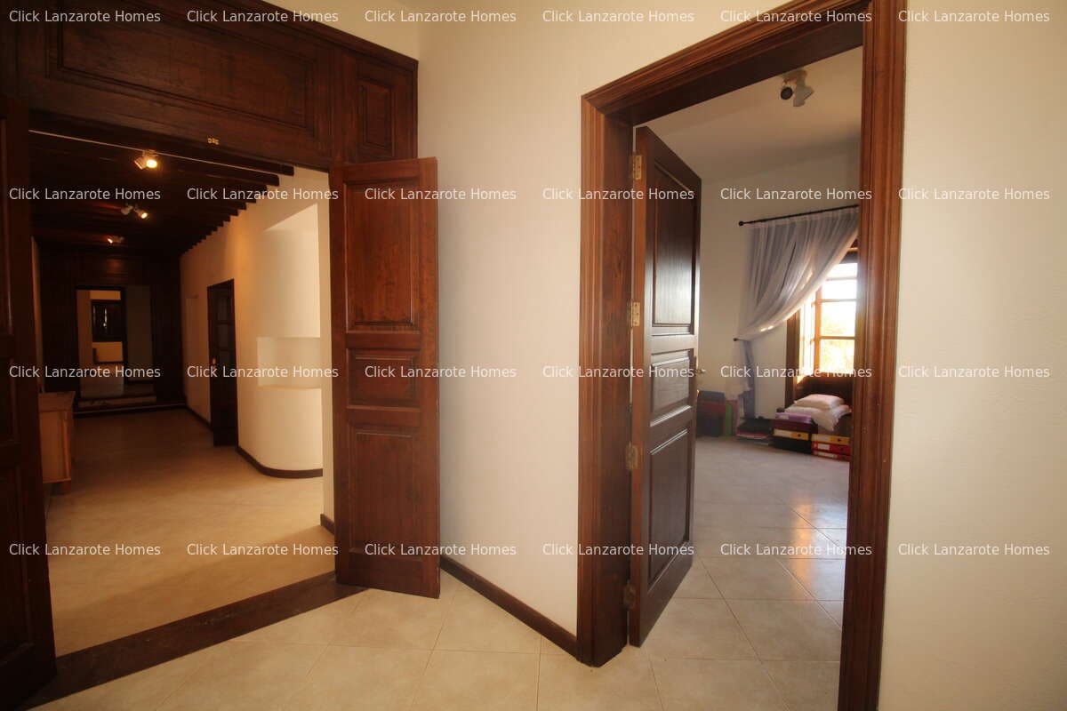 5 soveværelse Finca/Landehus til salg i Las Brenas med swimmingpool garage - € 950.000 (Ref: 9280721)