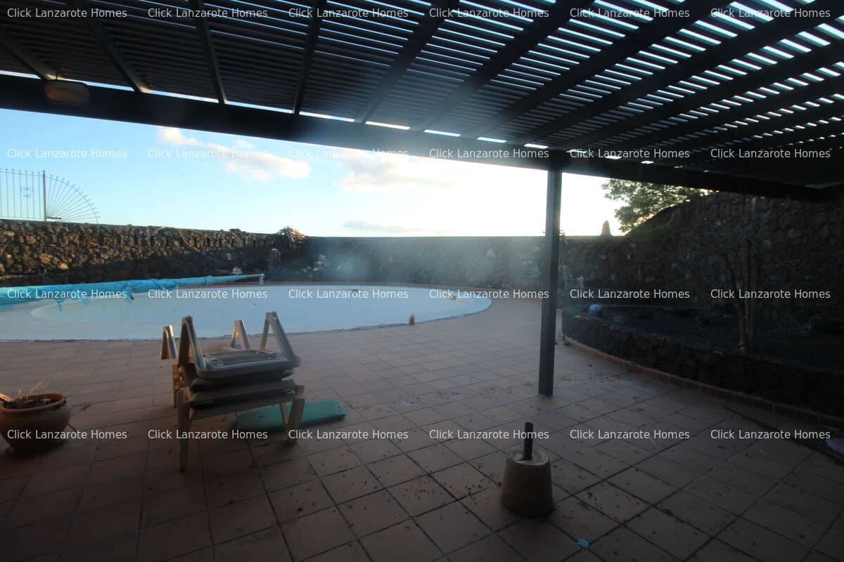 5 soveværelse Finca/Landehus til salg i Las Brenas med swimmingpool garage - € 950.000 (Ref: 9280721)