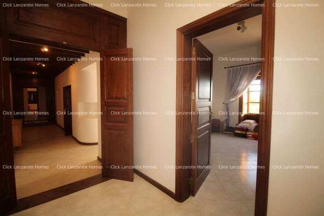 5 bedroom Finca/Country House for sale in Las Brenas, Yaiza with pool garage - € 950,000 (Ref: 9280721)