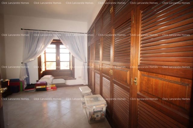5 bedroom Finca/Country House for sale in Las Brenas, Yaiza with pool garage - € 950,000 (Ref: 9280721)
