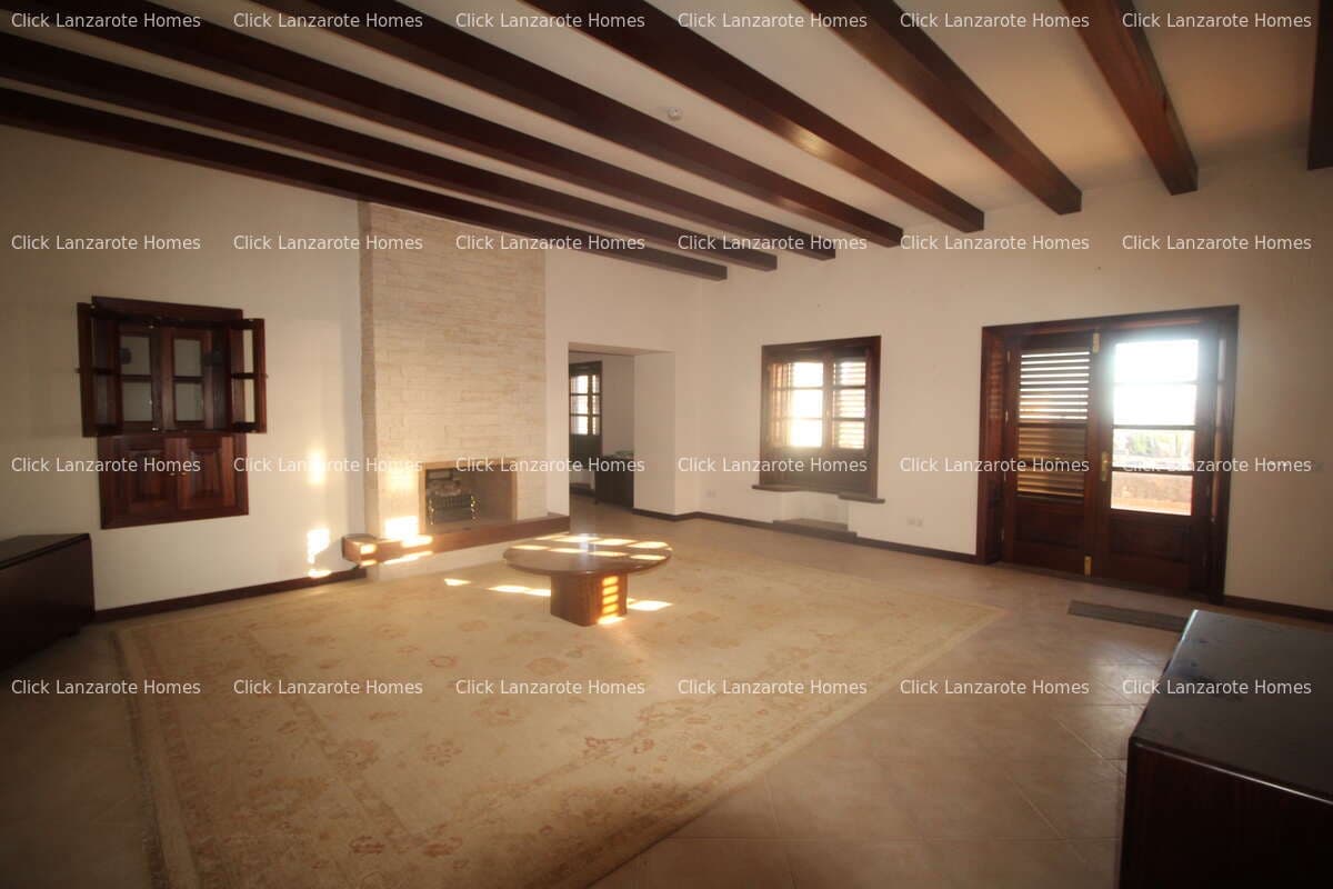 5 soveværelse Finca/Landehus til salg i Las Brenas med swimmingpool garage - € 950.000 (Ref: 9280721)