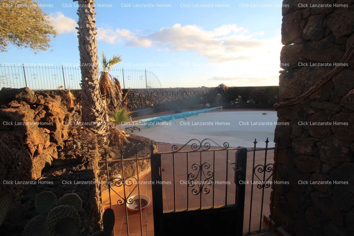 5 soveværelse Finca/Landehus til salg i Las Brenas med swimmingpool garage - € 950.000 (Ref: 9280721)