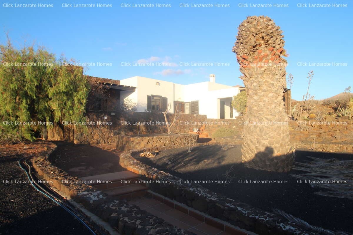 5 soveværelse Finca/Landehus til salg i Las Brenas med swimmingpool garage - € 950.000 (Ref: 9280721)