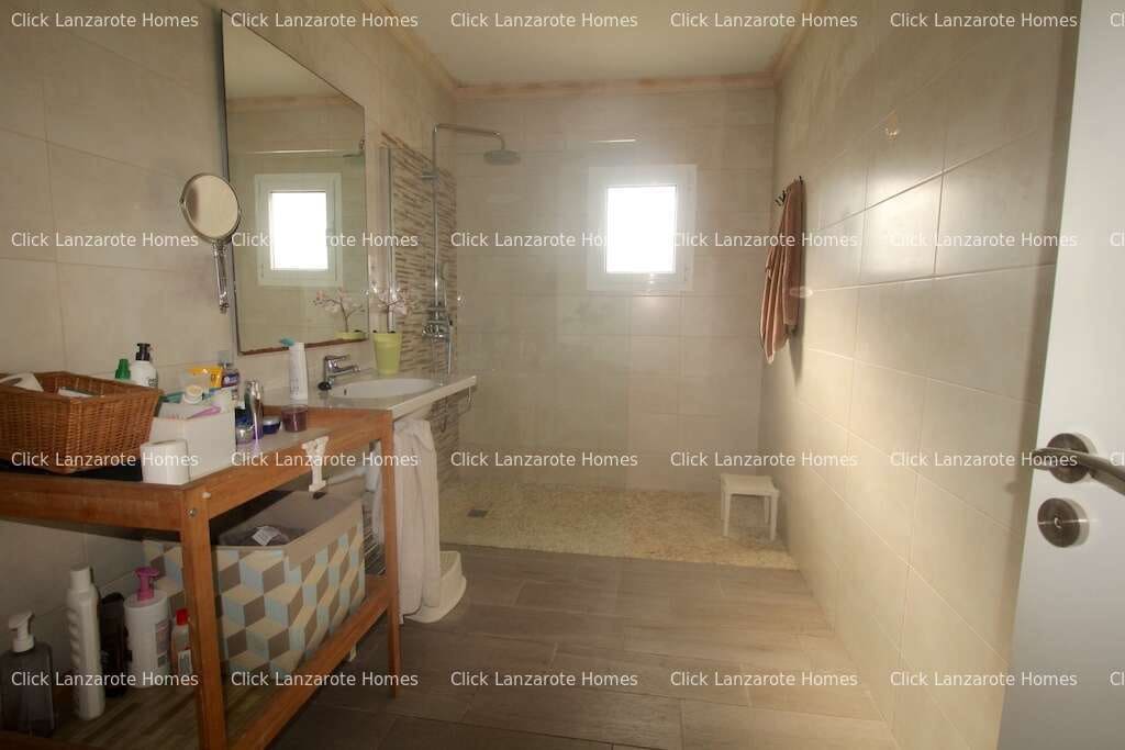 3 bedroom Finca/Country House for sale in Guime with garage - € 580,000 (Ref: 9542948)