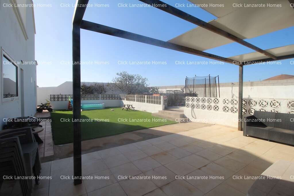 3 bedroom Finca/Country House for sale in Guime with garage - € 580,000 (Ref: 9542948)