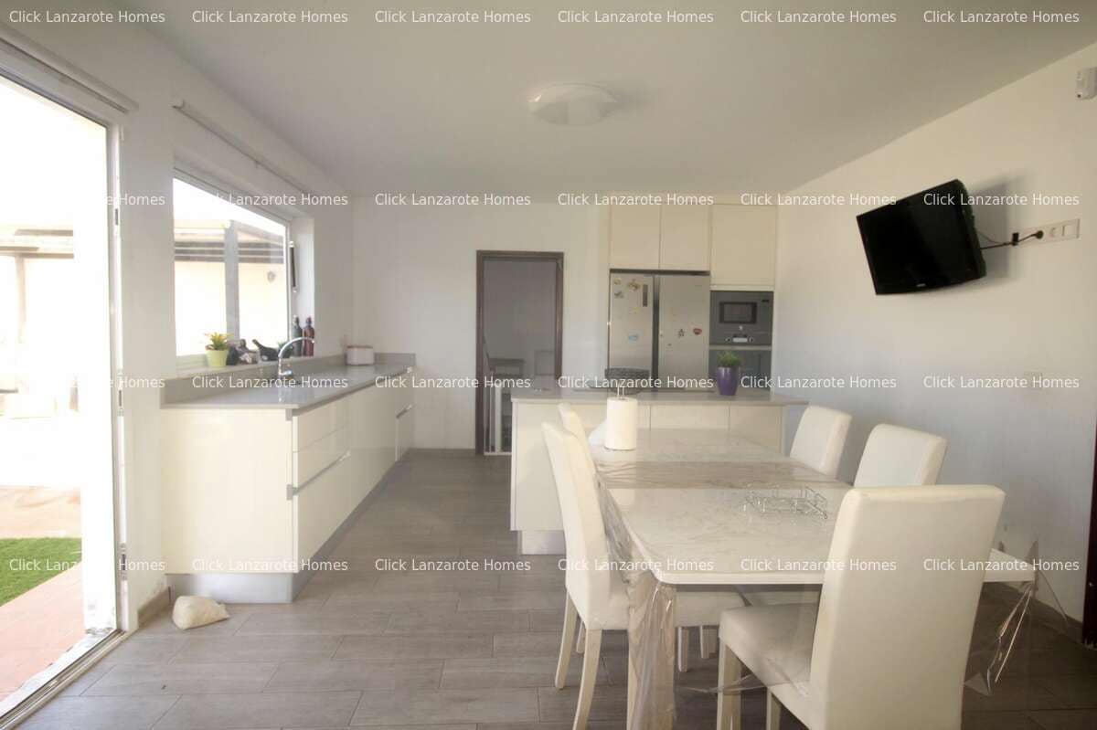 3 bedroom Finca/Country House for sale in Guime with garage - € 580,000 (Ref: 9542948)