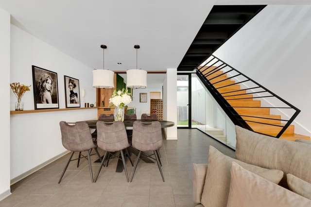 3 soveværelse Byhus til salg i Carolinas Bajas, Alicante by med garage - € 690.000 (Ref: 10055329)