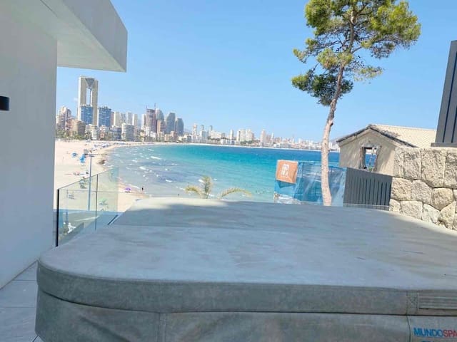 4 sypialnia Penthouse na sprzedaż w Benidorm z basenem garażem - 1 650 000 € (Ref: 6169515)