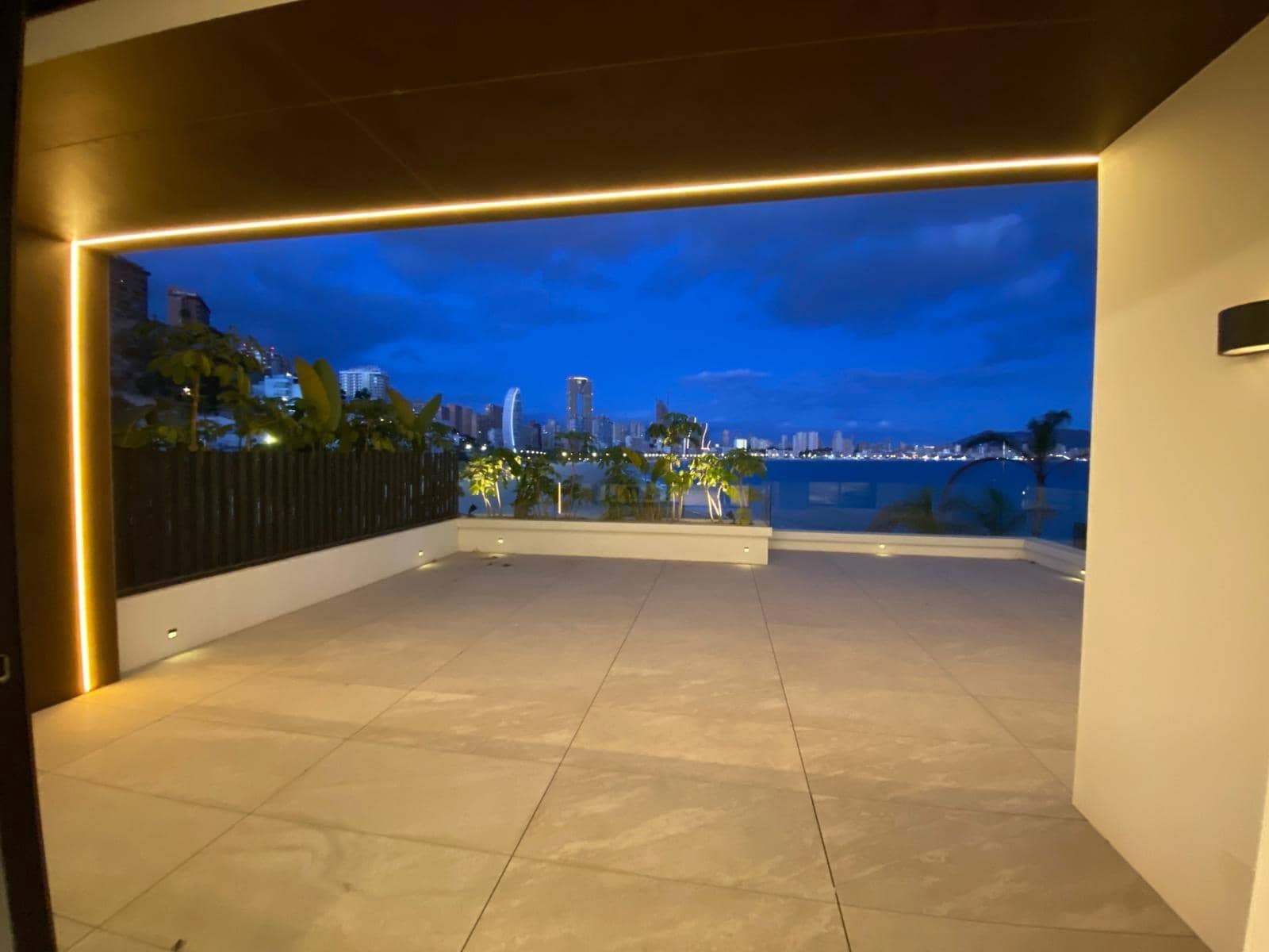 4 soverom Penthouse til salgs i Benidorm med svømmebasseng garasje - € 1 650 000 (Ref: 6169515)