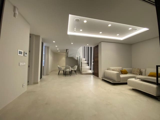 4 sypialnia Penthouse na sprzedaż w Benidorm z basenem garażem - 1 650 000 € (Ref: 6169515)