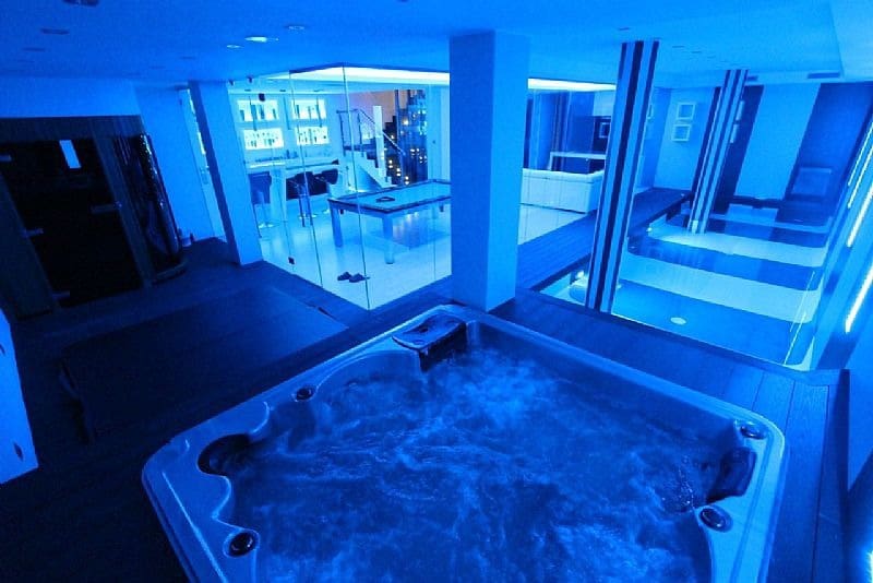 4 bedroom Villa for sale in Calpe / Calp with pool - € 1,890,000 (Ref: 6169551)