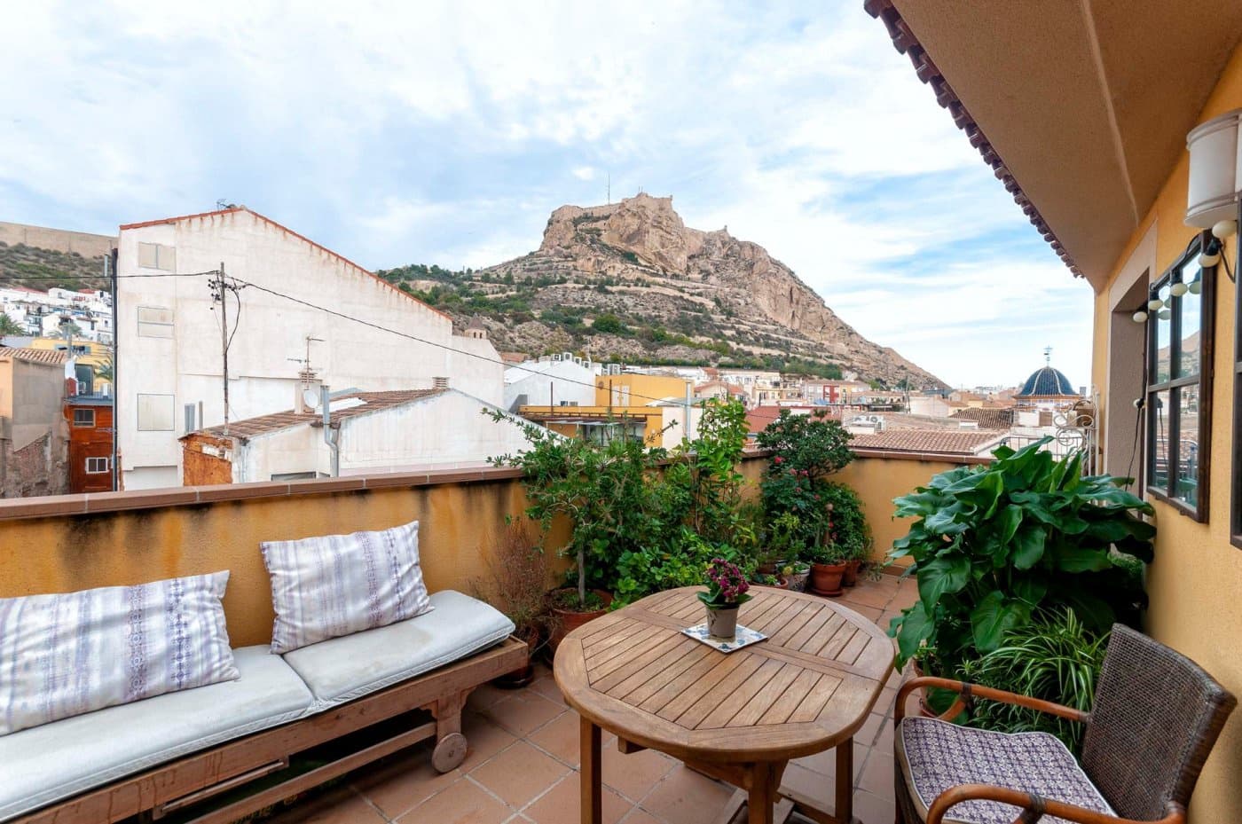 3 slaapkamer Penthouse te huur in Alicante stad met garage - € 1.700 (Ref: 7310471)