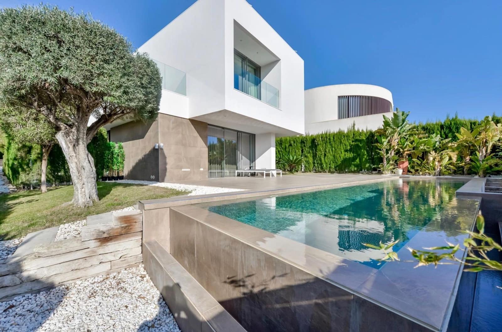 6 bedroom Villa for sale in Finestrat with pool garage - € 1,495,000 (Ref: 8847642)