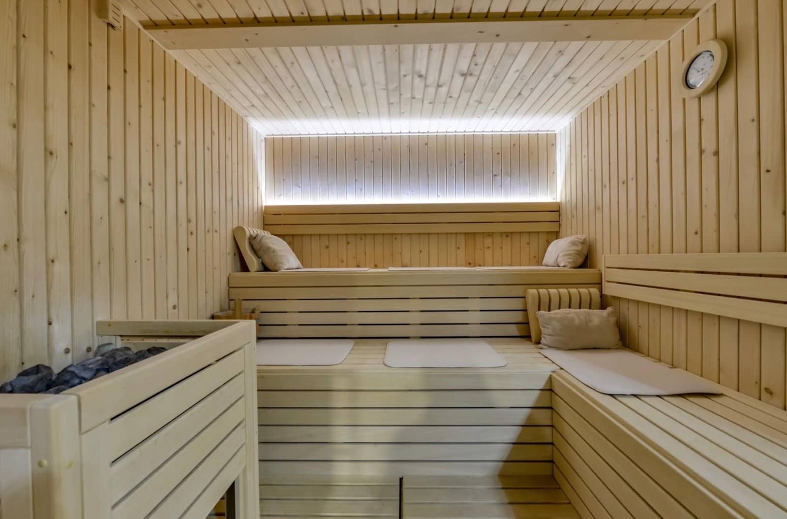 6 bedroom Villa for sale in Finestrat with pool garage - € 1,495,000 (Ref: 8847642)