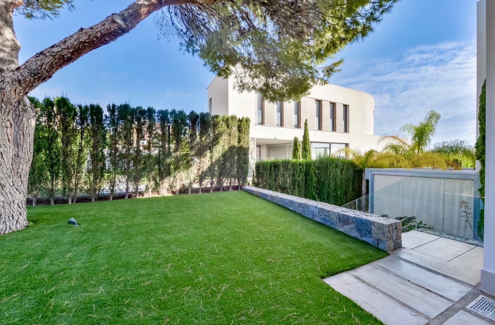 6 bedroom Villa for sale in Finestrat with pool garage - € 1,495,000 (Ref: 8847642)