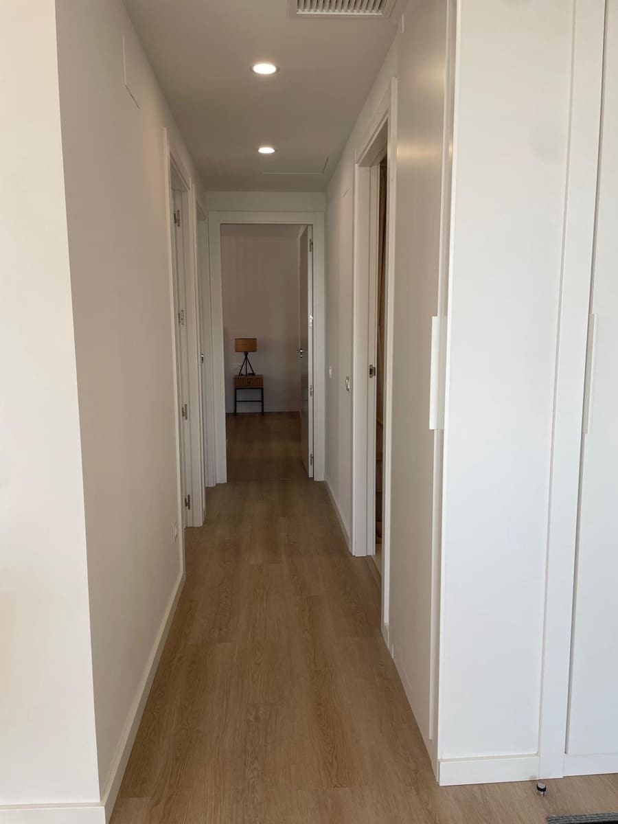 3 bedroom Apartment for rent in Alicante / Alacant city with pool garage - € 1,700 (Ref: 9504300)