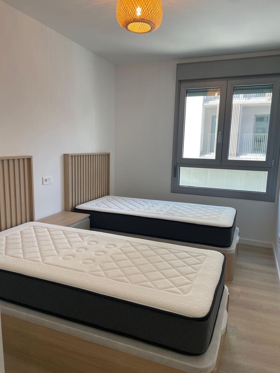 3 bedroom Apartment for rent in Alicante / Alacant city with pool garage - € 1,700 (Ref: 9504300)