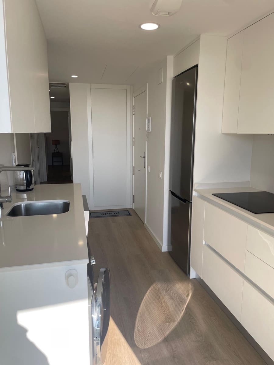 3 bedroom Apartment for rent in Alicante / Alacant city with pool garage - € 1,700 (Ref: 9504300)