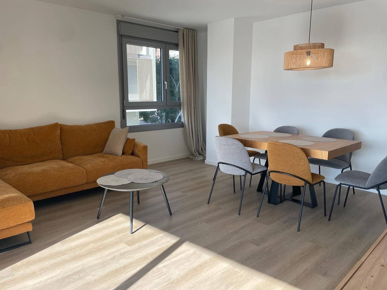 3 bedroom Apartment for rent in Alicante / Alacant city with pool garage - € 1,700 (Ref: 9504300)