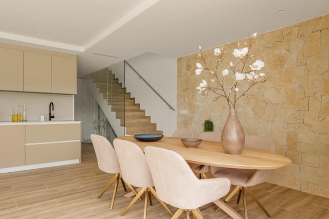 4 slaapkamer Rijtjeshuis te koop in Monforte del Cid met zwembad - € 670.000 (Ref: 9701642)