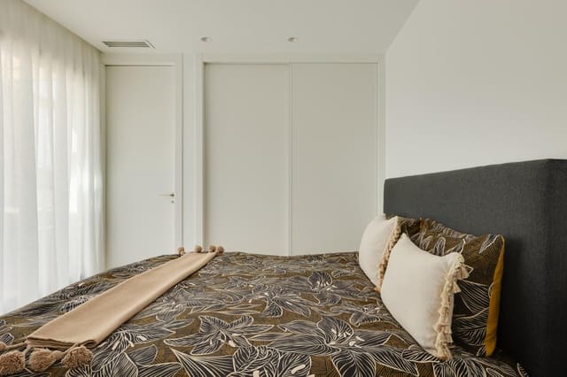 4 slaapkamer Rijtjeshuis te koop in Monforte del Cid met zwembad - € 670.000 (Ref: 9701642)