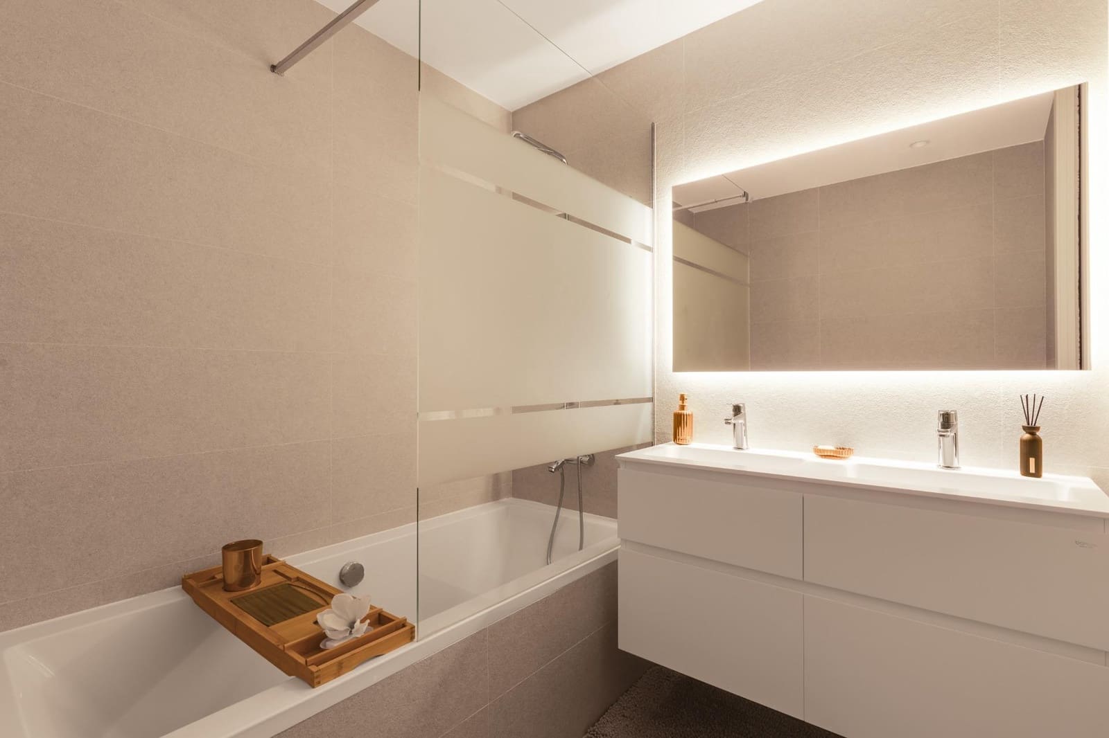 Adosado de 4 habitaciones en Monforte del Cid en venta con piscina - 649.000 € (Ref: 9701642)