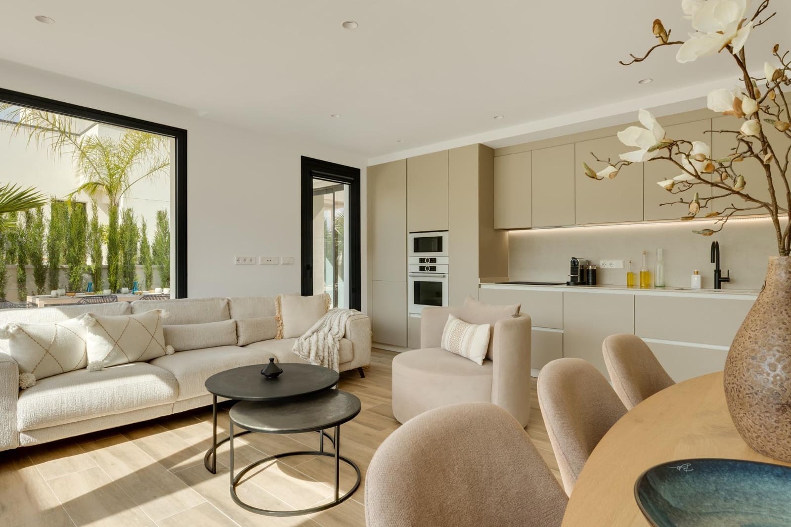 Adosado de 4 habitaciones en Monforte del Cid en venta con piscina - 649.000 € (Ref: 9701642)